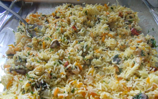 Arroz à grega com camarão