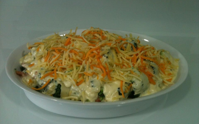 Penne ao molho branco e brócolis