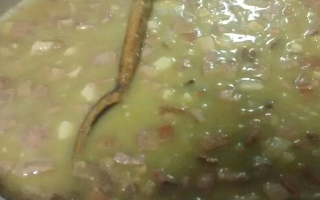 Sopa de ervilha no capricho