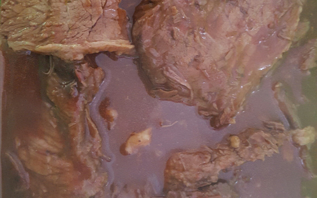 Posta com cerveja na panela de pressão