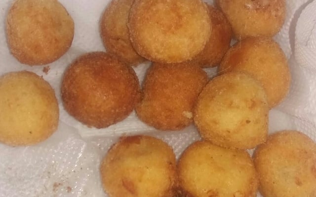 Bolinho de queijo com presunto