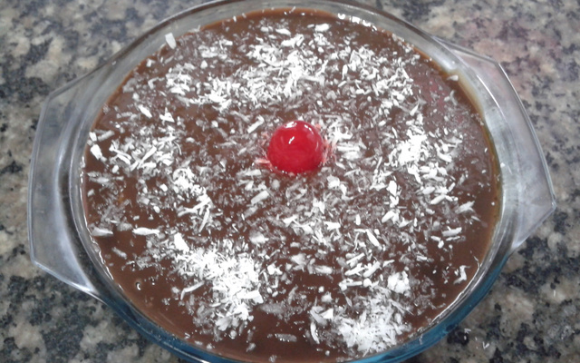 Pavê de ameixa, coco e chocolate