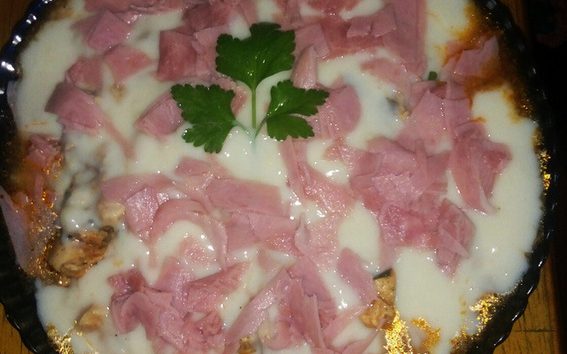 Torta de aipim com frango ao creme de milho