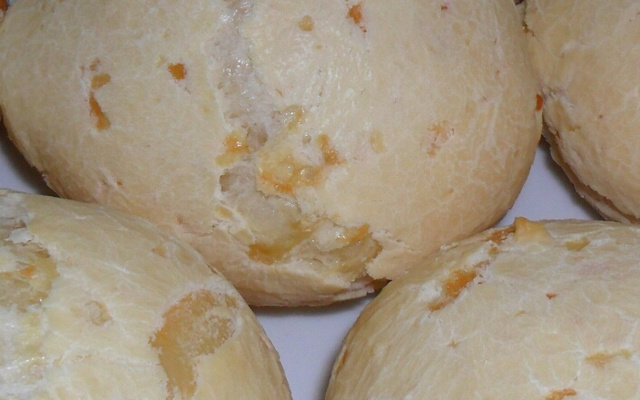 Pão de queijo fácil e saboroso