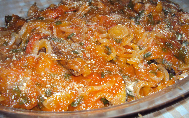Berinjela à milanesa com molho de tomate