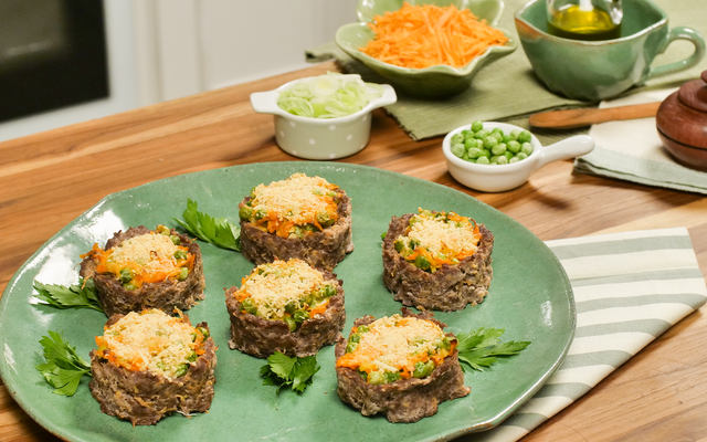 Cestinhas de carne com recheio de legumes