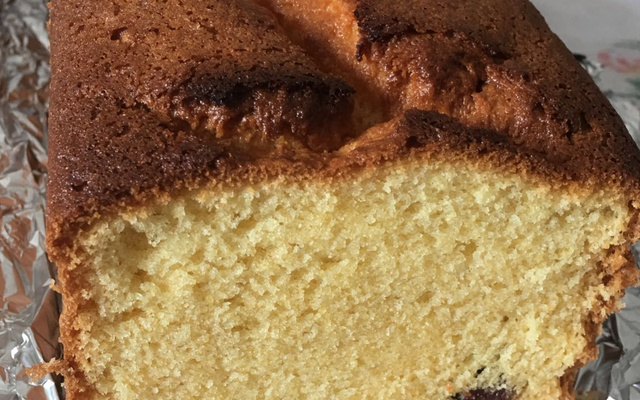 Bolo fofinho de fubá com goiabada