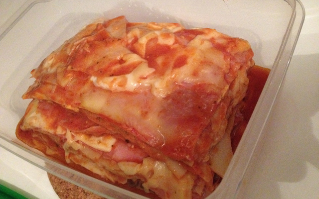 Lasanha de queijo e presunto