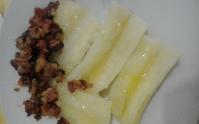 Macaxeira com carne de charque