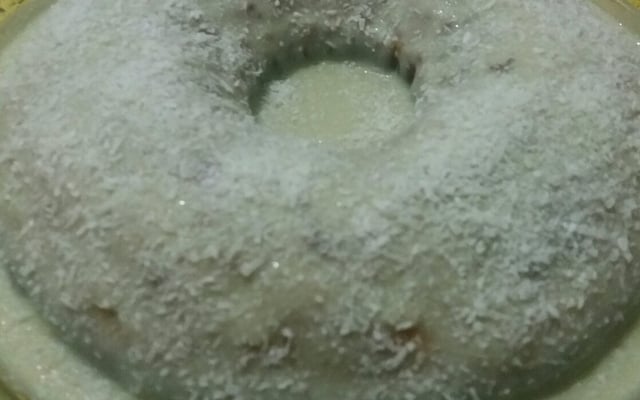 Bolo vulcão de leite em pó com creme de avelã