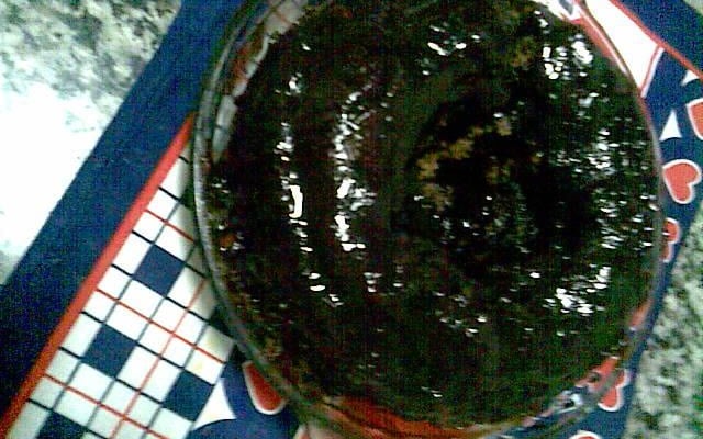 Bolo de chocolate diferente (assado com a cobertura)