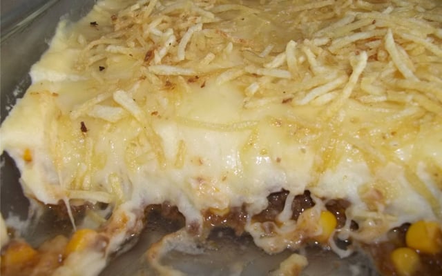 Escondidinho de requeijão com carne moída