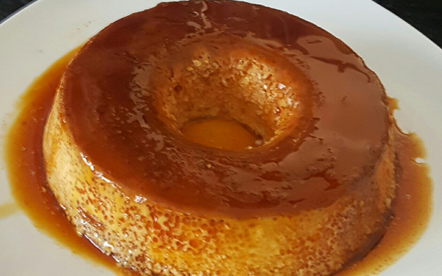 Pudim de leite condensado na panela de pressão elétrica