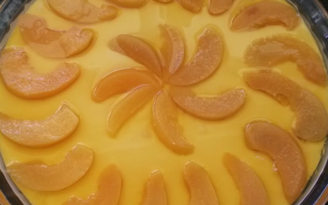 Torta de pêssego gelada e fácil