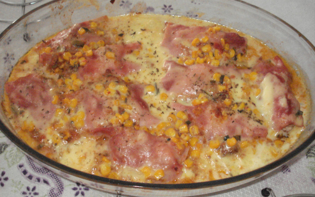 Rolês de sobrecoxas com requeijão