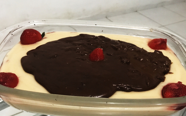 Sobremesa chococreme com morango