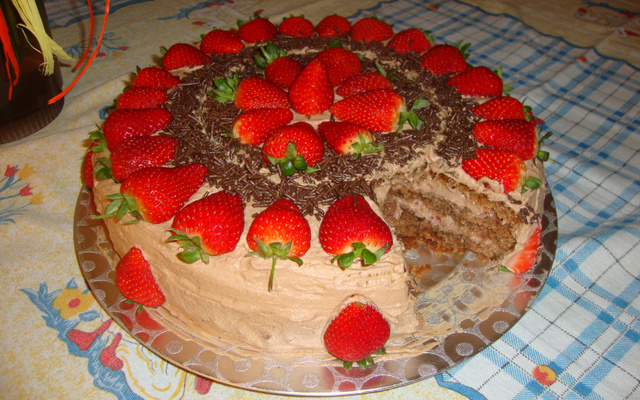 Bolo de chocolate com morango