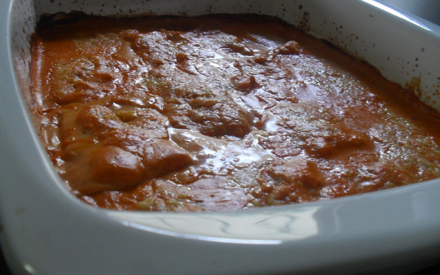 Filé de merluza rápida, com requeijão e molho de tomate
