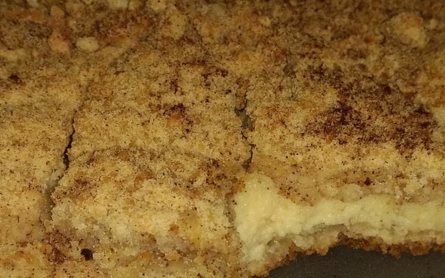 Cuca de leite condensado e farofa