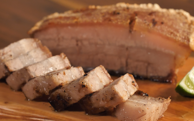 Panceta à pururuca no sal e sem óleo