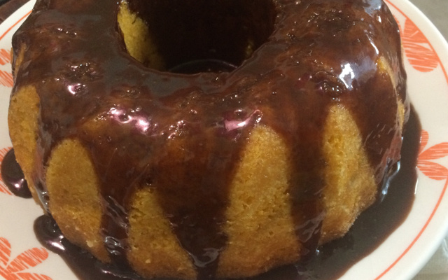 Bolo de cenoura com cobertura (fofinho)