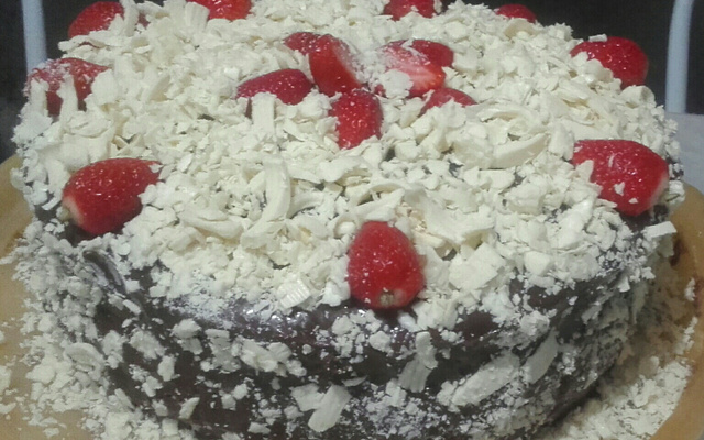 Torta de chocolate com morangos