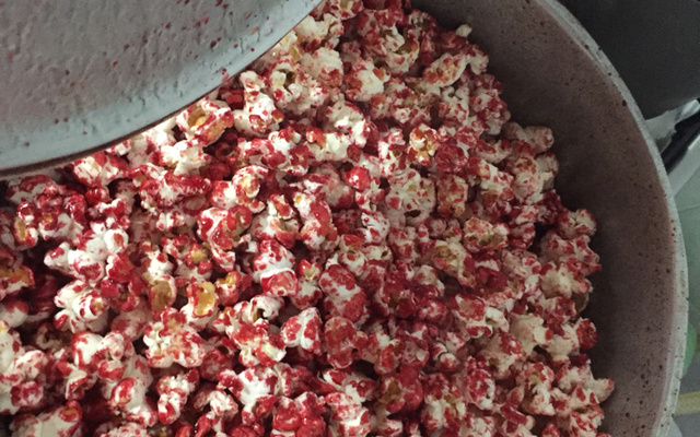 Pipoca colorida (festa junina)