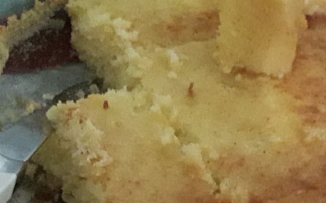 Bolo de mandioca com coco