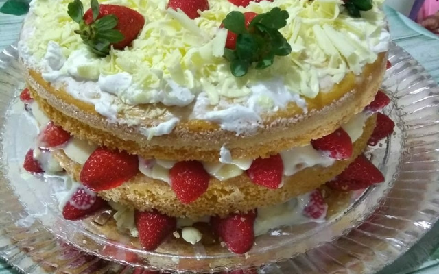 Naked cake de morango