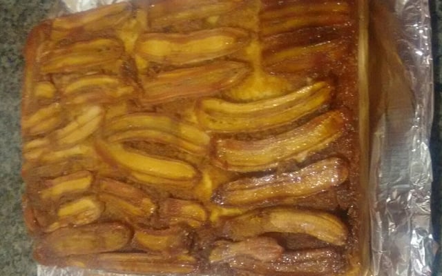 Bolo de banana caramelizada