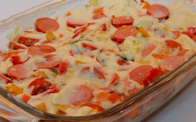 Salsicha gratinada