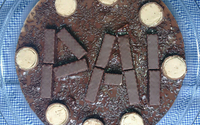 Pavê de creme de avelã e bombom