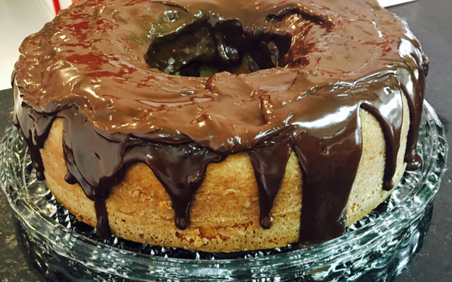 Bolo divino (massa e recheio são assados juntos)