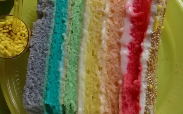 Bolo arco-íris da Jessica
