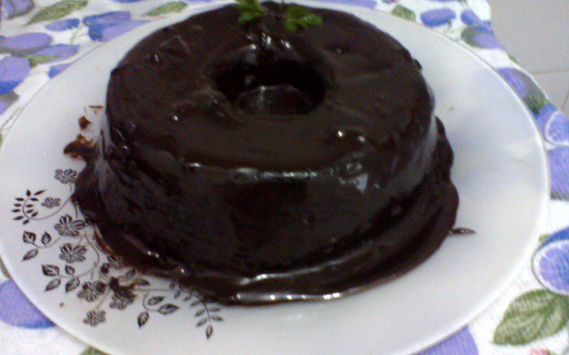 Brigadeirão de panela de pressão com cobertura de bala toffe de menta