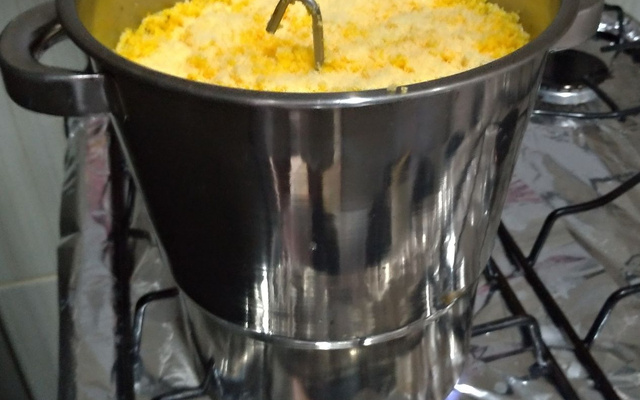 Cuscuz de três queijos com calabresa