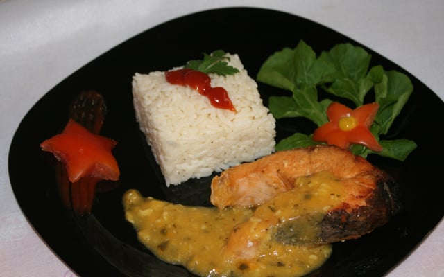 Salmão ao molho de maracujá