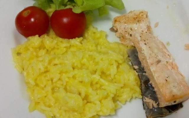 Risoto de laranja com salmão
