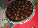 Torta de chocolate trufado com uvas/morango