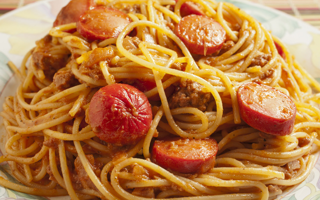 Macarrão com salsicha