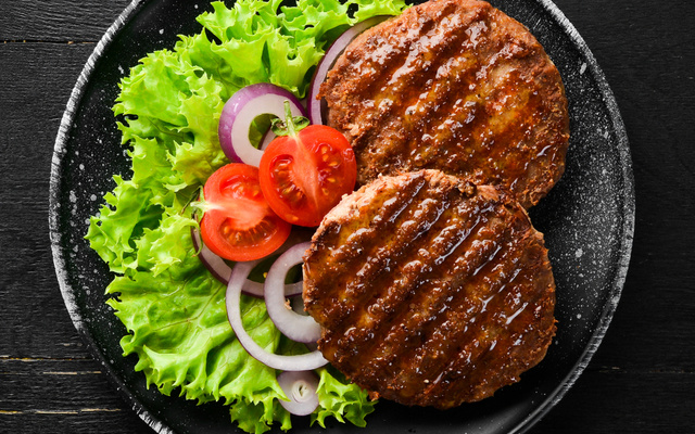 Hambúrguer no liquidificador