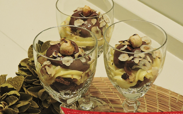 Taça com biscoito de chocolate