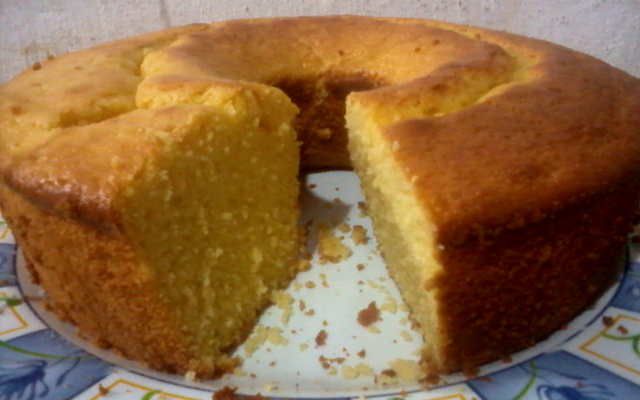 Bolo de fubá com laranja