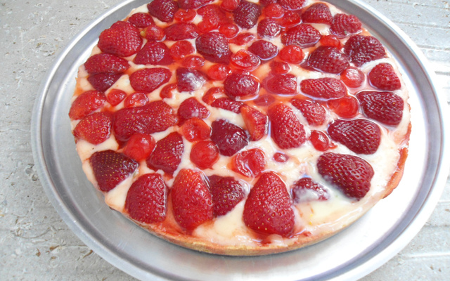 Torta de morango e cerejas