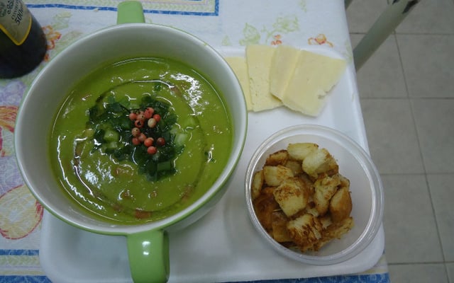 Sopa de ervilha com calabresa e bacon