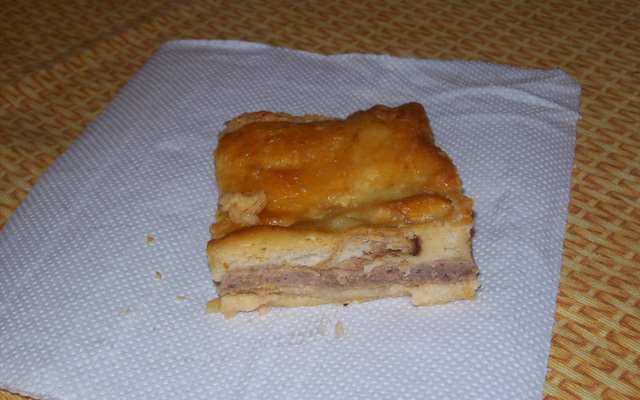 Torta prática de hamburguer e pão de forma