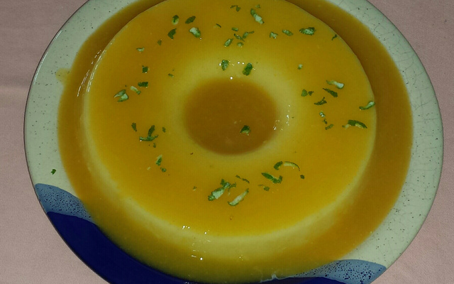 Manjar com calda de laranja diet