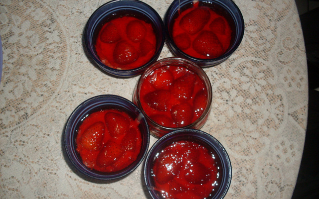 Torta de morango com ganache e massa de biscoito