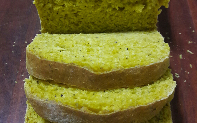 Pão de cenoura com quinoa e linhaça