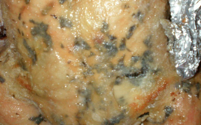 Frango assado no sal grosso